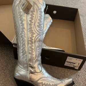 Ariat Casanova Silver Embroidered Cowboy Boots